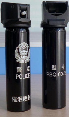 警用催淚噴射器外型